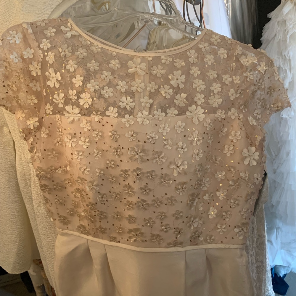 Tahari white lace dress size 6.
